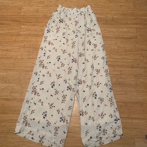 AE white floral pants